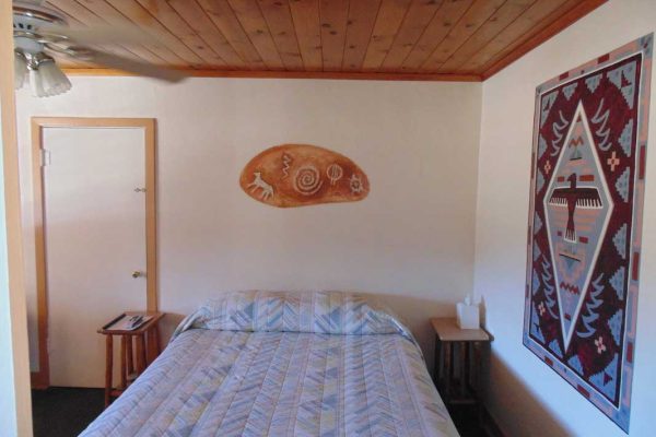 Sportsman Ladge - Single Room - One Queen Bed