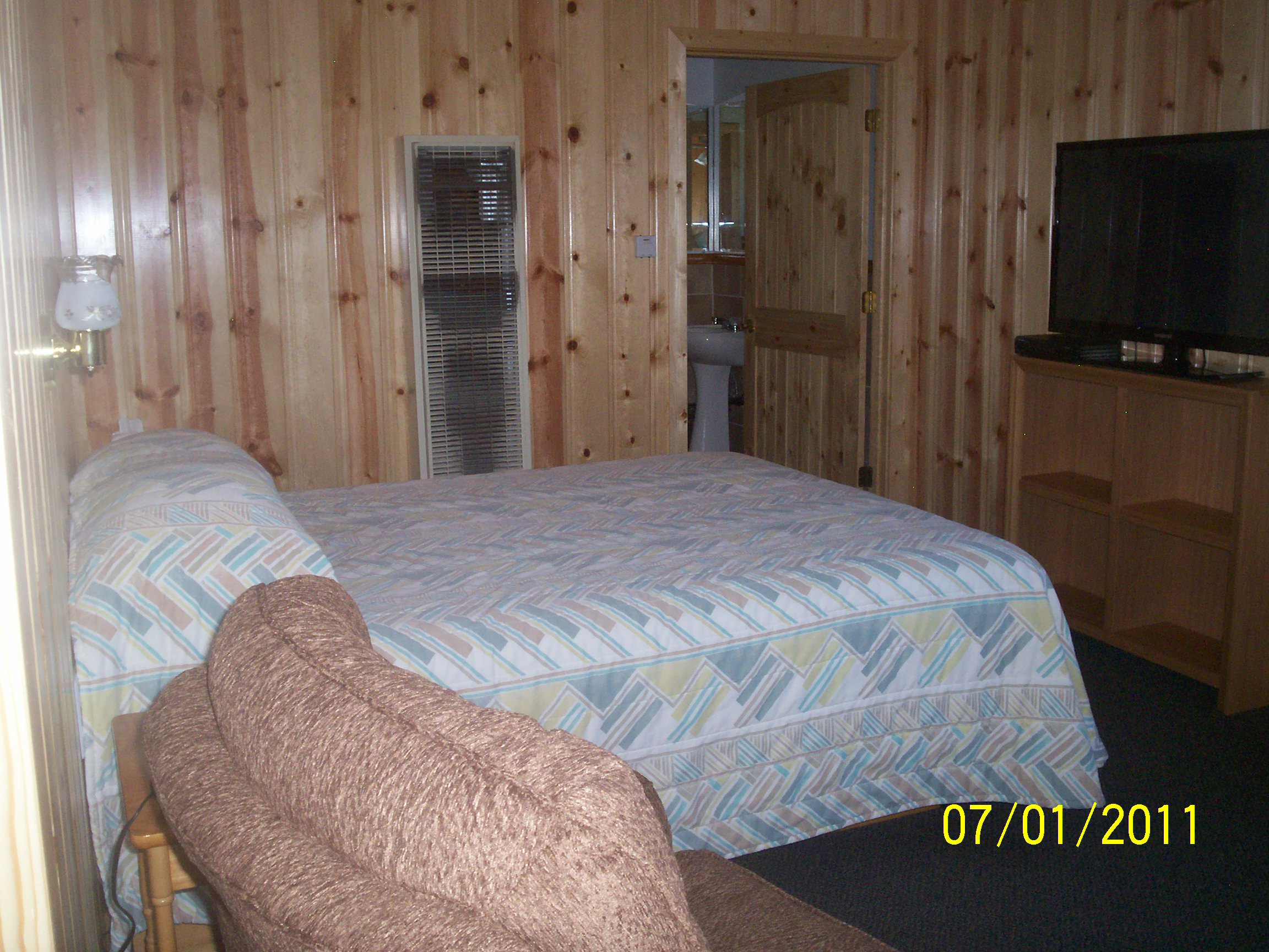 Sportsman Ladge - Queen Plus -One Queen Bed